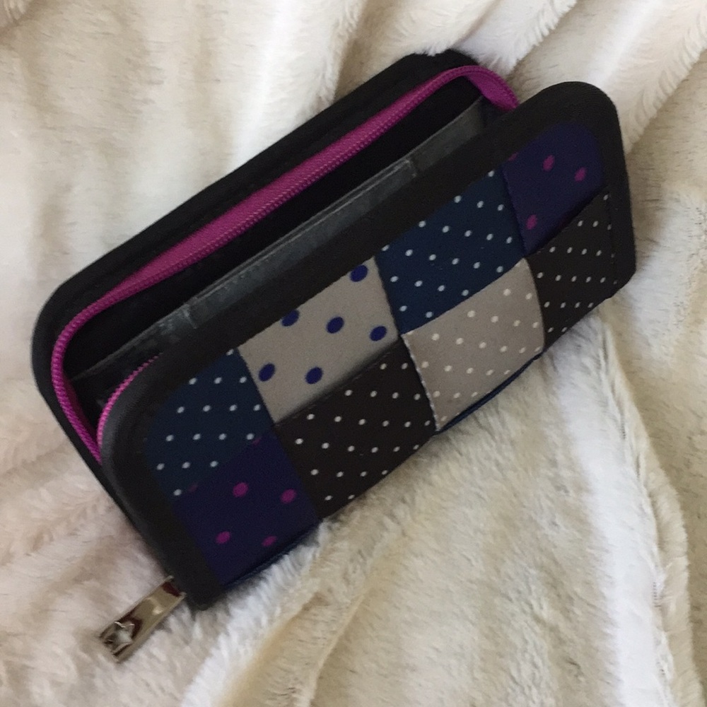 Harvey’s seat belt wallet